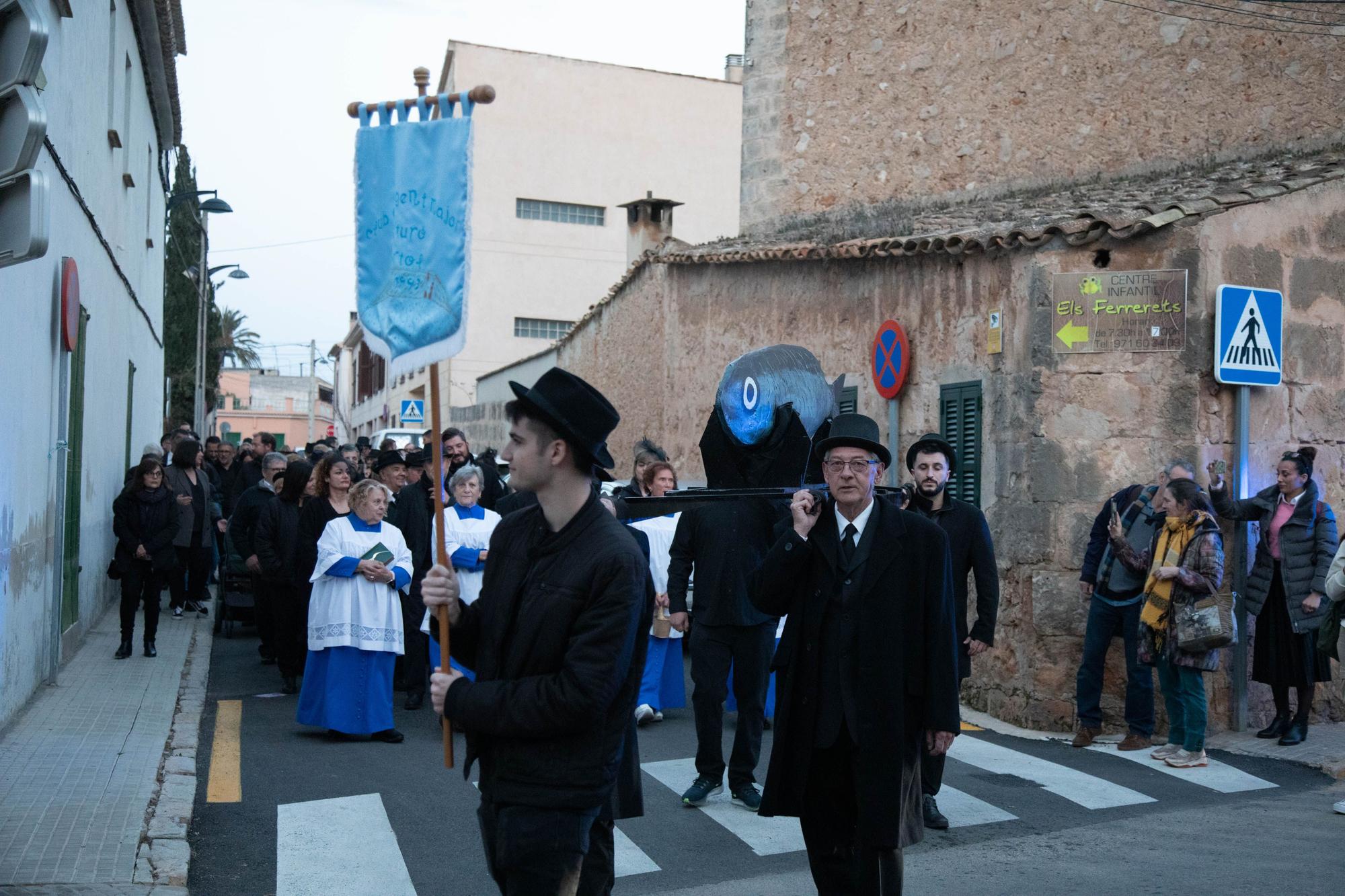 Las mejores fotos del entierro de la sardina que ha despedido la fiesta del Carnaval en Mallorca