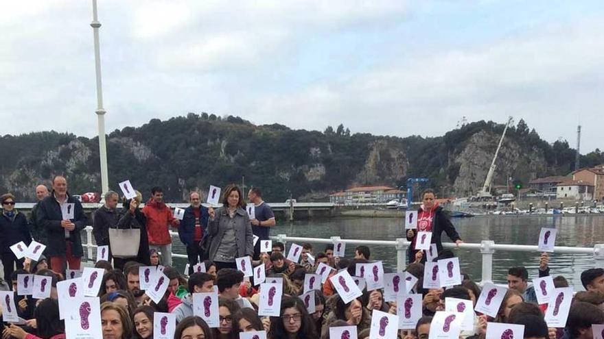 Marcha por la mujer en el Avelina Cerra