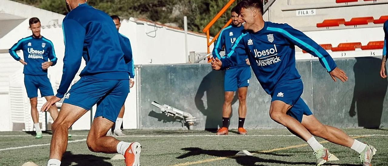 El Atzeneta en un entrenamiento en el Regit esta semana.