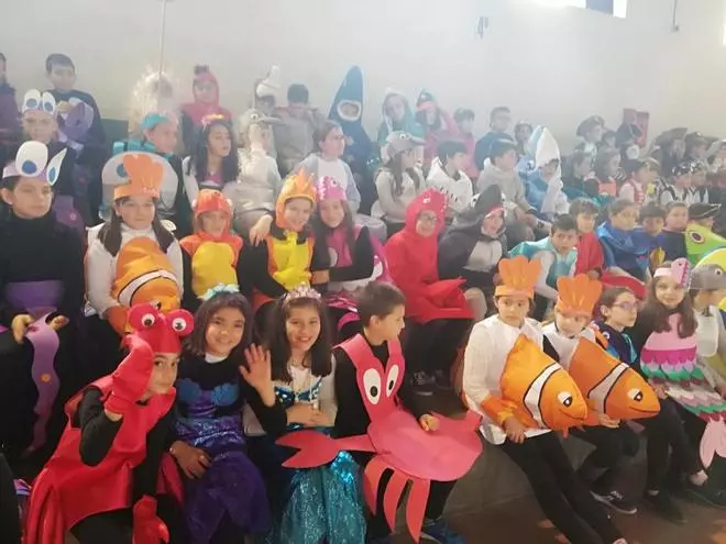 El Carnaval llena de color los colegios de Tabeirós-Montes