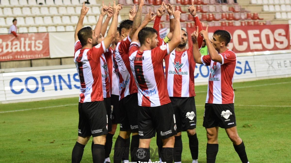 Celebración de un gol del Zamora CF