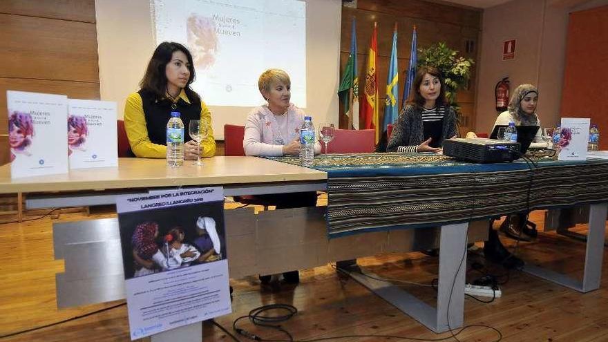 Nydia Martínez, Gladys Nieves, Patricia Simón y Hanane, en la presentación del libro.