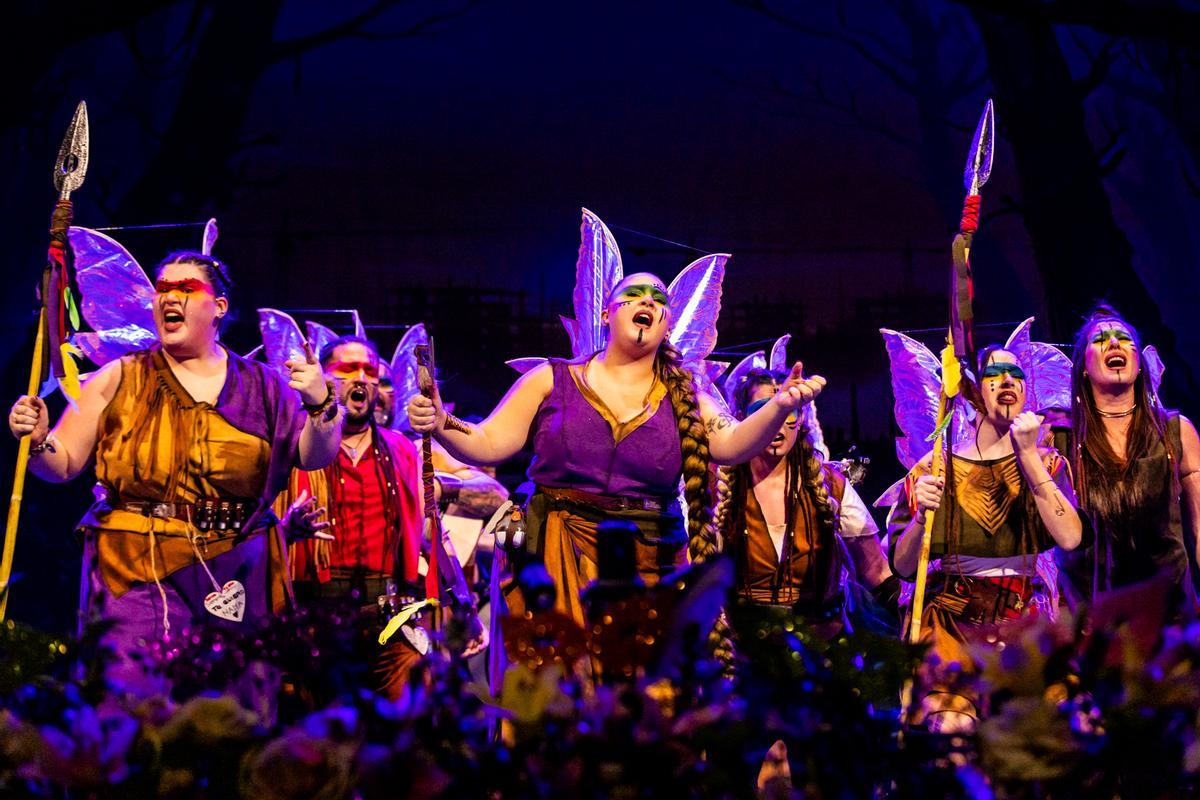 Un momento de la actuación de la comparsa 'La tierra canta'