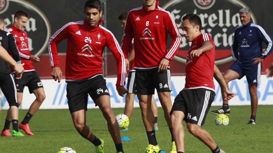 Augusto Fernández junto a Pablo &quot;Tucu&quot; Hernández y Orellana // R. Grobas