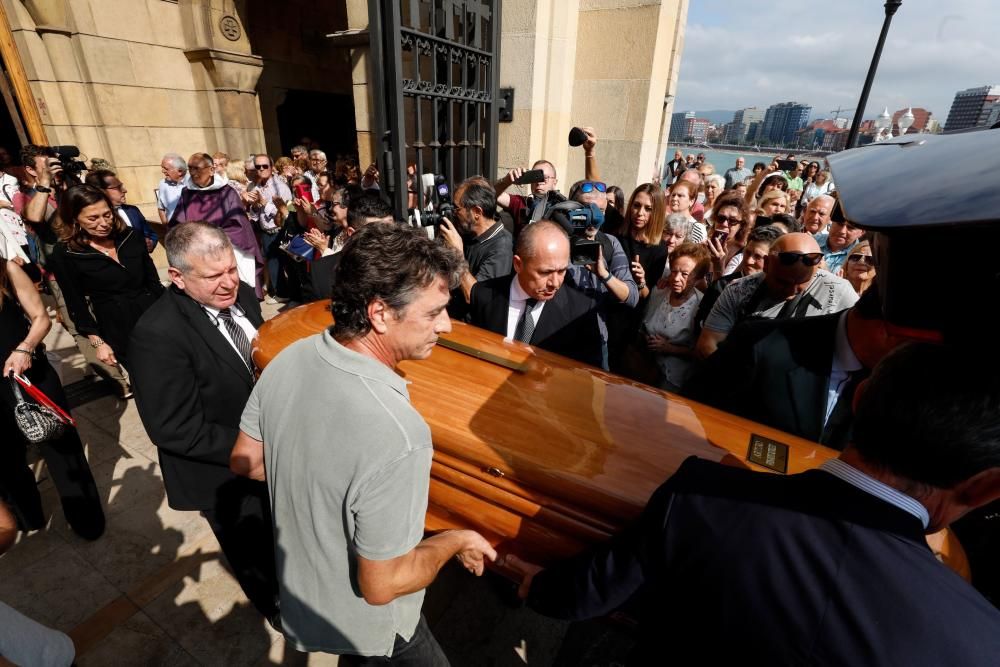 Funeral de Arturo Fernández: Emoción para despedir al chatín de la Puerta de la Villa