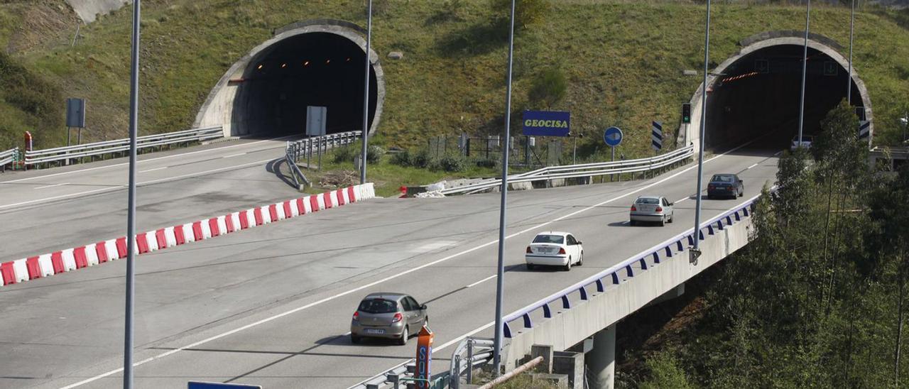 El túnel de Niévares, en el tramo de autovía entre Villaviciosa y Gijón. | Juan Plaza