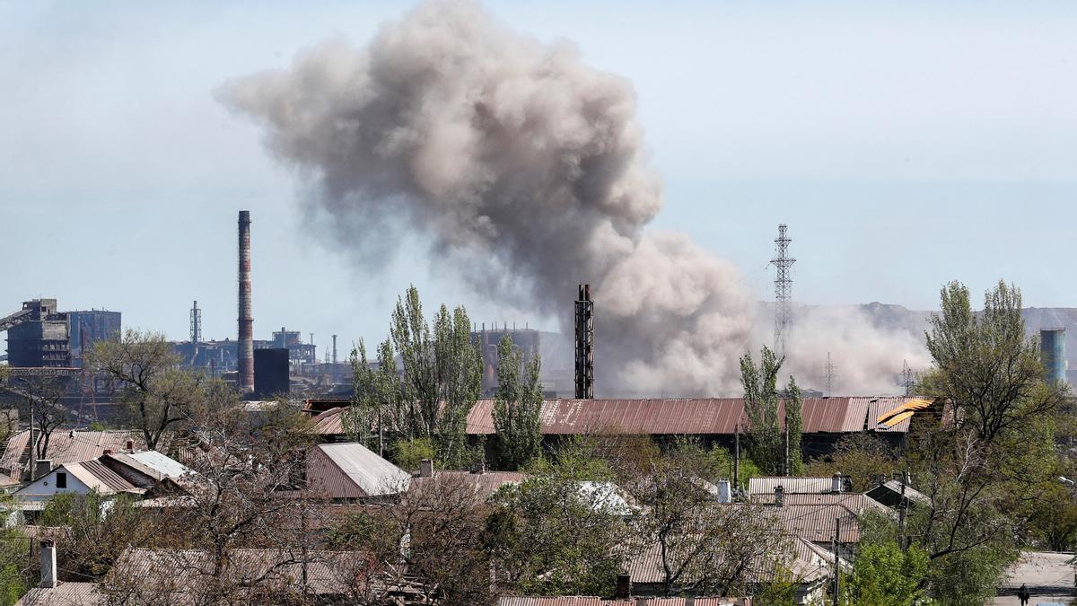 Una explosión en la planta metalúrgica de Azovstal.