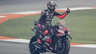Aprilia despide 2025 amenazando el reinado de Ducati