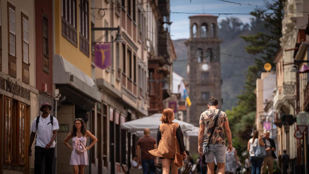 Comercios en las calles del casco histórico de La Laguna.