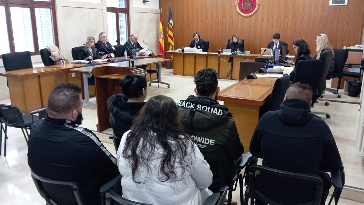 Varios de los acusados, en la Audienci Provincial.