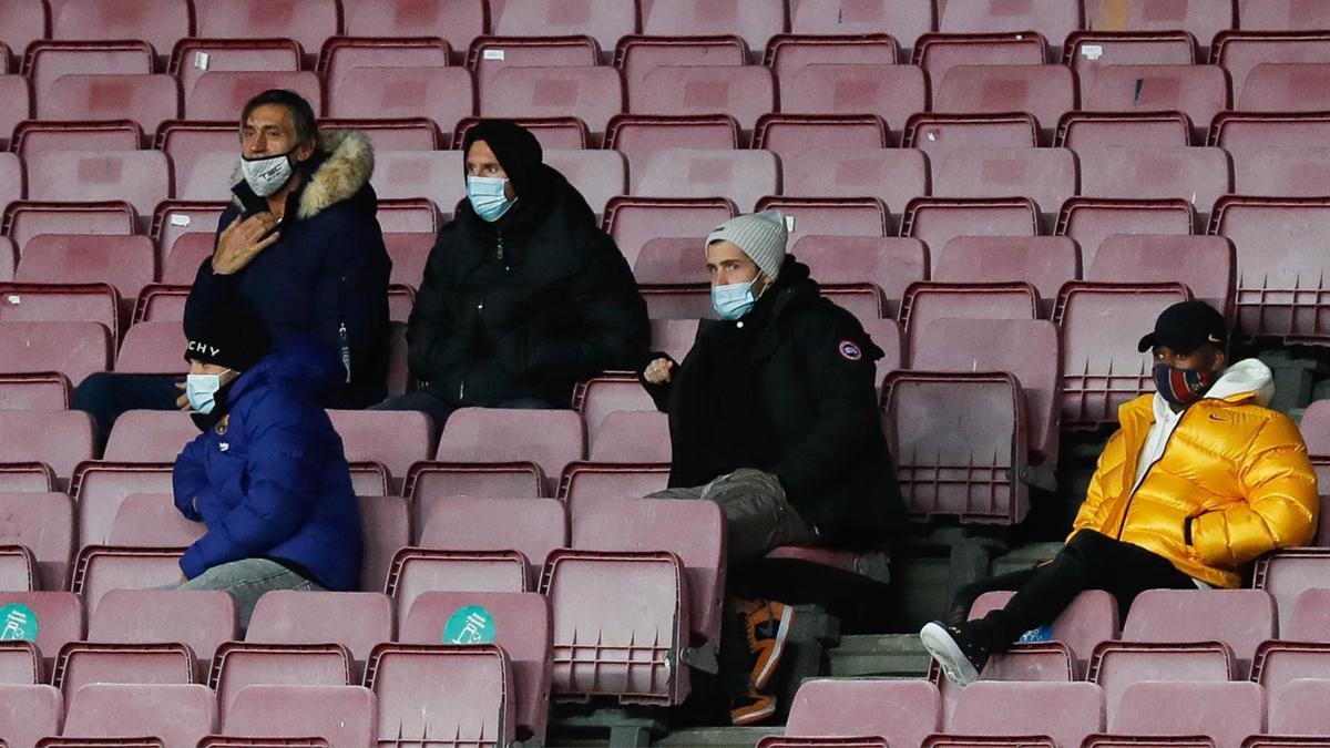 Los jugadores lesionados y sancionados vieron el partido en la grada