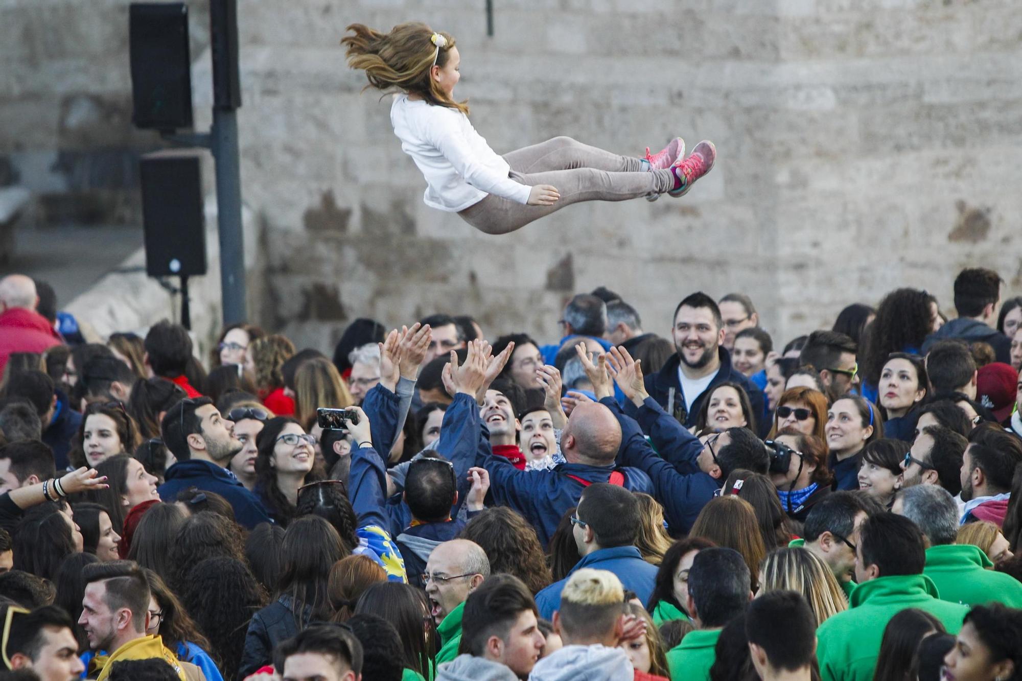 Falleras (y falleros) por el aire. La otra cara de la Crida (2016-2020)