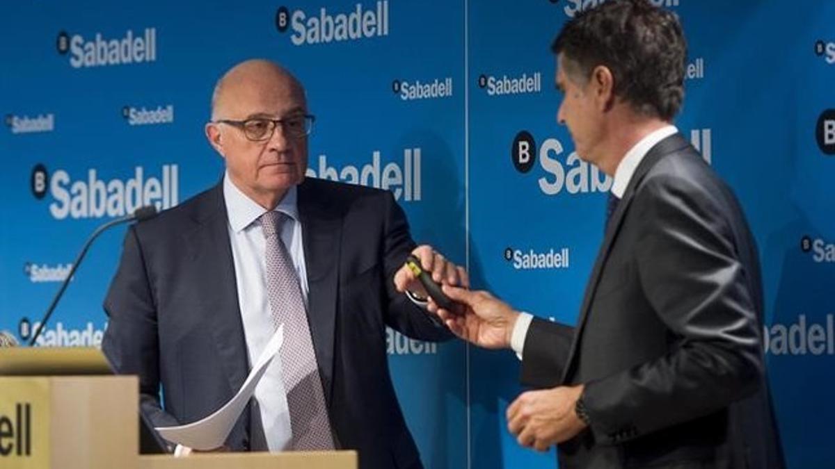 El presidente del Banc de Sabadell, Josep Oliu (izquierda), y el consejero delegado, Jaume Guardiola.