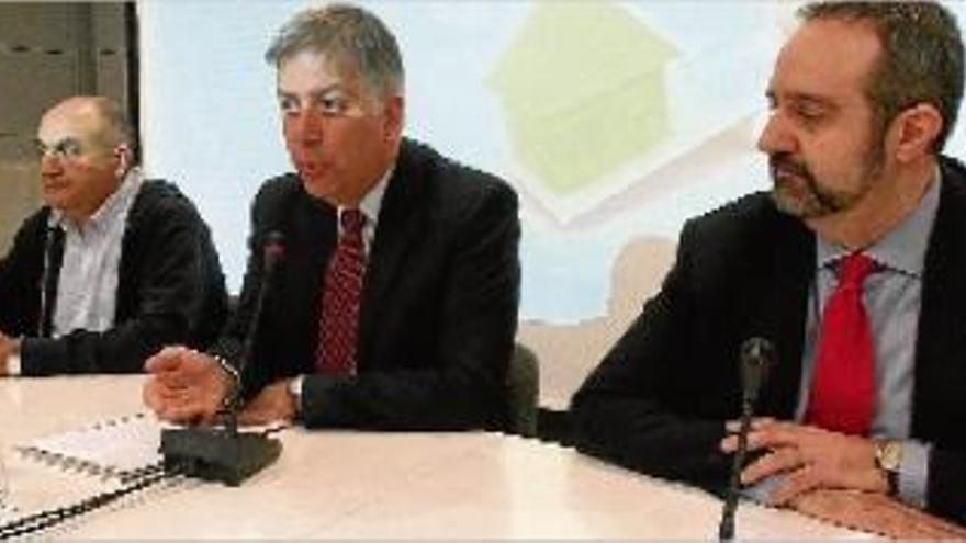 Lluís Vidal Sixto (CCOO), Pere Casals (Cambra) i Abel Pié (Col·legi d&#039;Advocats)
