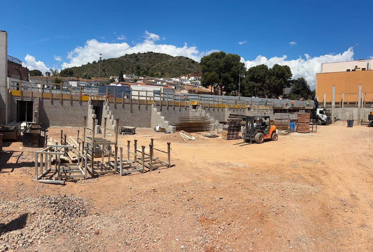 Actualmente se está construyendo el segundo pabellón polideportivo municipal.