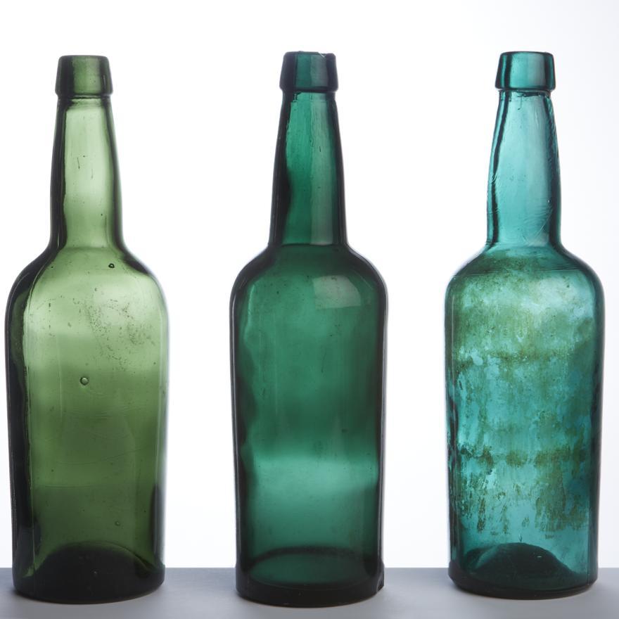 Botellas de sidra de la fabrica de vidrios La Industria de Gij�n Xix�n.jpg