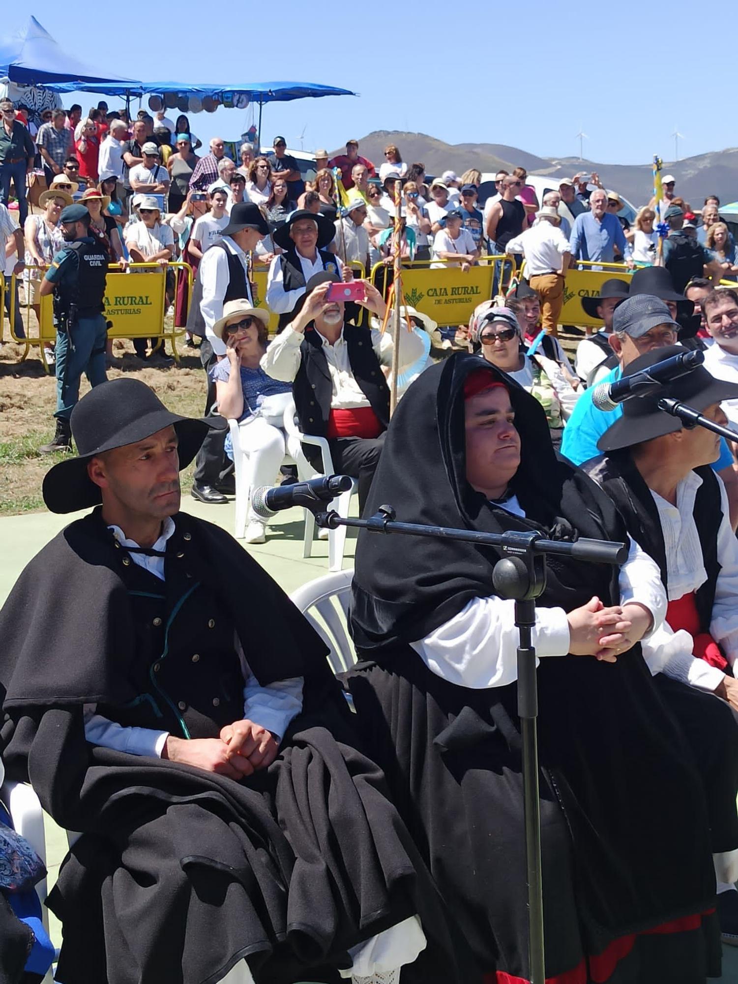 En imágenes: Así ha sido la histórica boda vaqueira en Aristébano con la presencia de Adrián Barbón