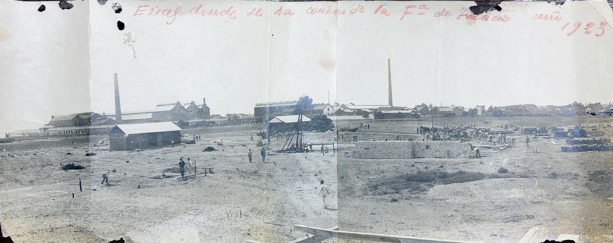 Parcela de obras de la Tabacalera, en Huelin, en 1923. Parcela de obras de la Tabacalera, en Huelin, en 1923.
