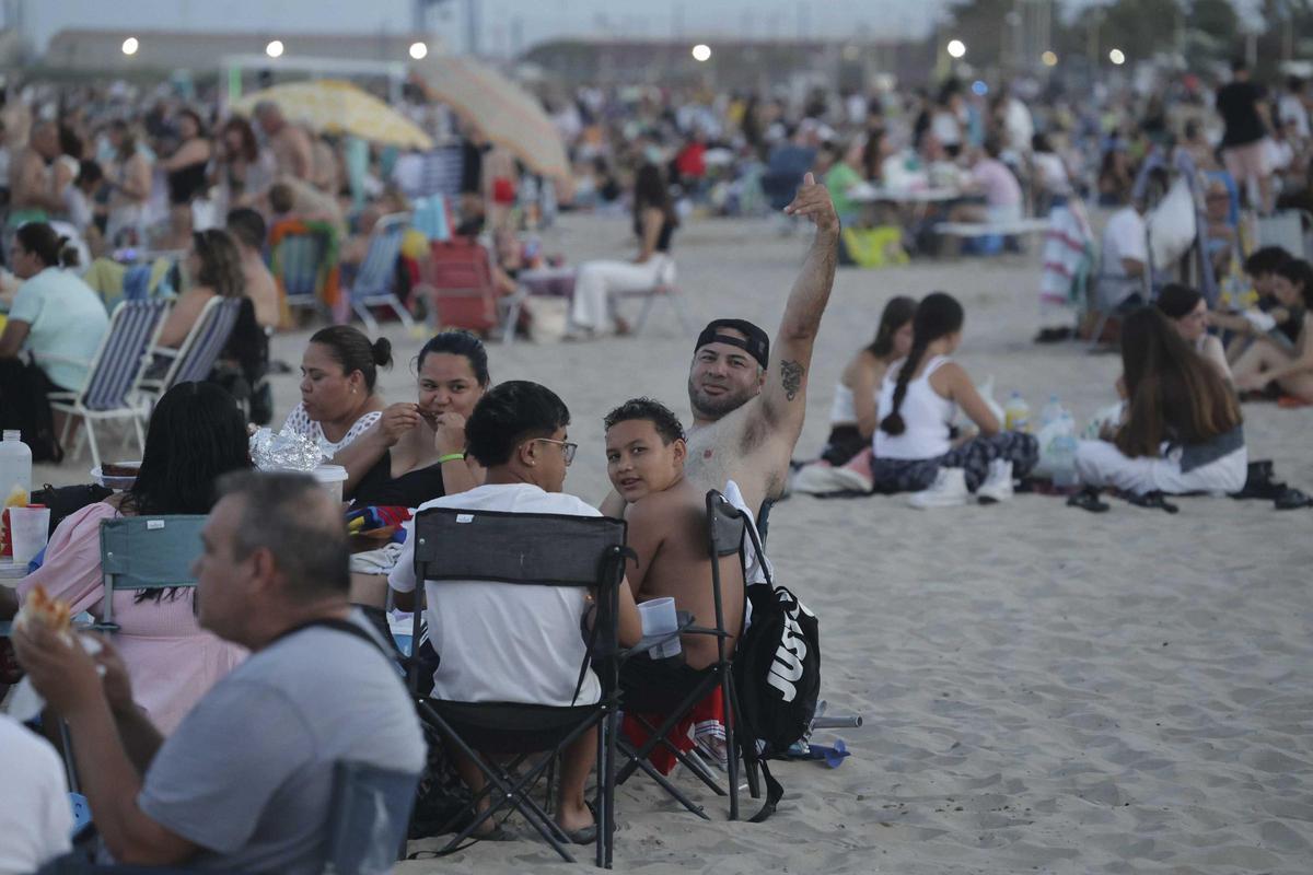 Las imágenes que ha dejado la Noche de San Juan sin hogueras en Sagunt