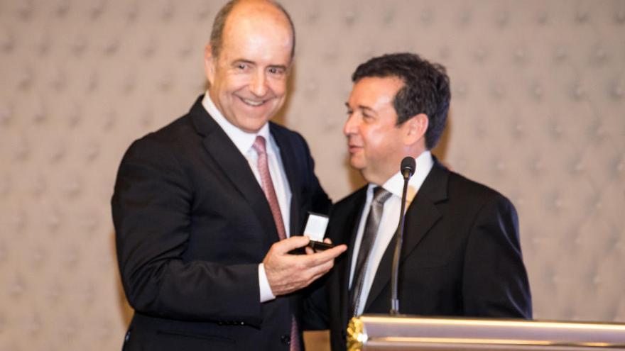 El consejero Pedro Ortega (izquierda) junto al presidente regional de Asinca, Gonzalo Medina.