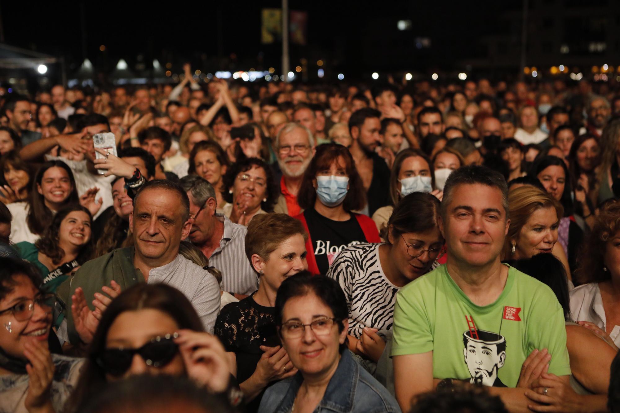 En imágenes: Concierto de Rodrigo Cuevas en la playa de Poniente