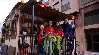 Las collas lucen sus carros engalanados por todo Castelló