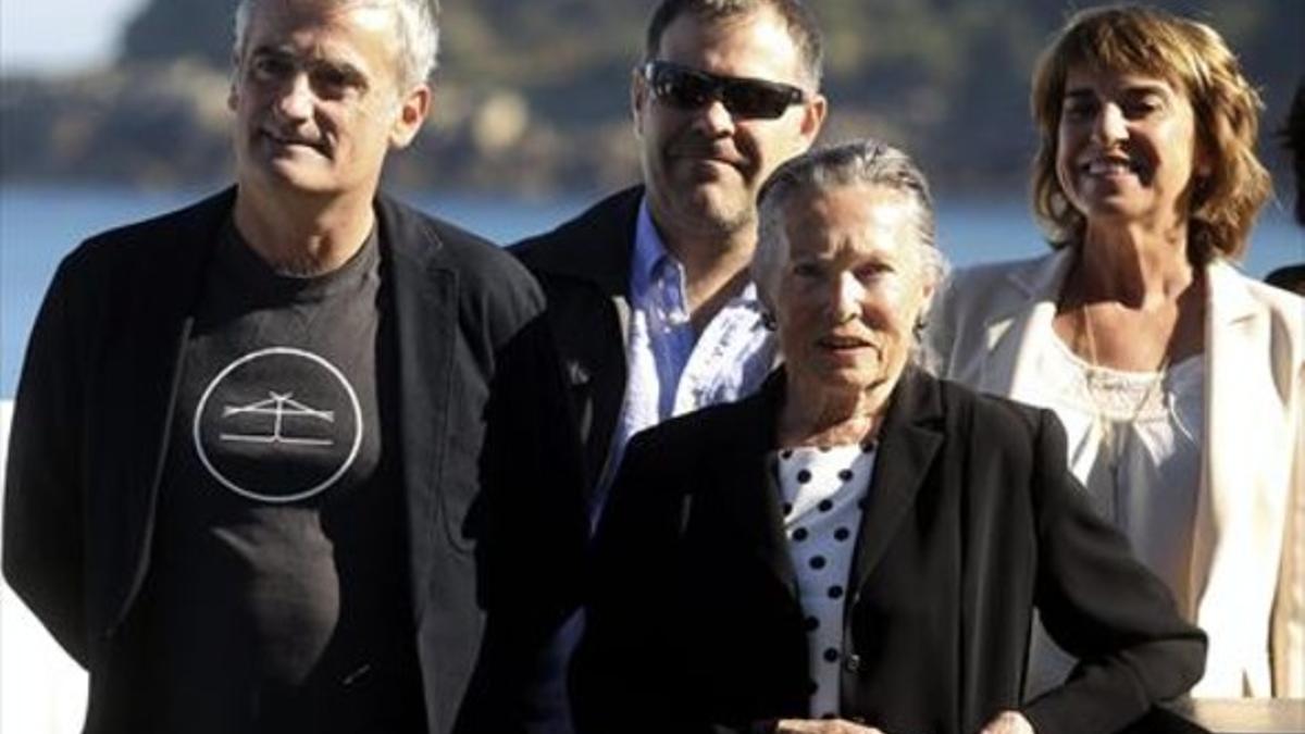 De izquierda a derecha, el director Asier Altuna y los actores Ander Lipus, Amparo Badiola y Klara Badiola.