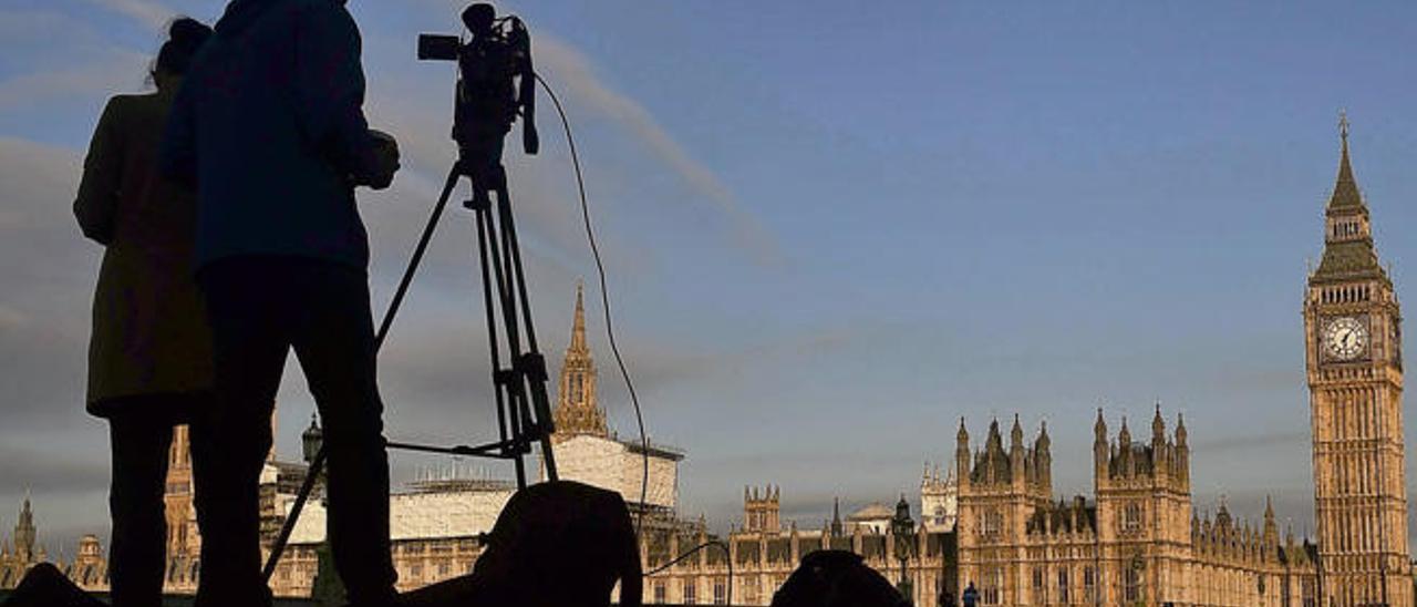 Periodistas de toda Europa están pendientes de los acontecimiento que tienen a Londres en el epicentro.