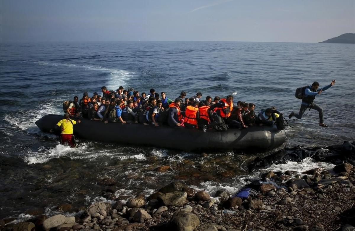 lpedragosa33590552 an afghan migrant jumps off an overcrowded raft on160419172117