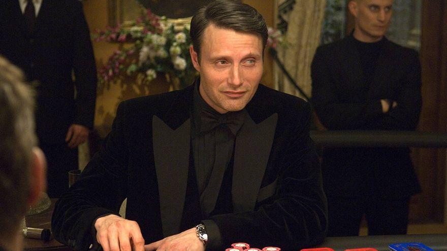 Mads Mikkelsen como Le Chiffre.