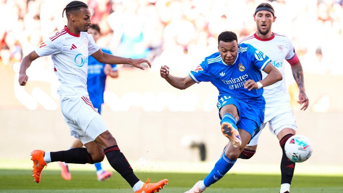Kylian Mbappé del Real Madrid CF en acción durante el partido de la liga española, LaLiga EA Sports, disputado entre el Sevilla FC y el Real Madrid en el estadio Ramón Sánchez-Pizjuán el 17 de mayo de 2026 en Sevilla, España.