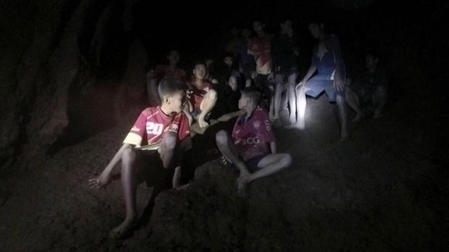 Los adolescentes atrapados en la cueva de Tailandia podrían permanecer meses en la gruta