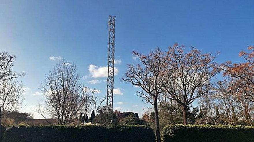 L&#039;antena de telefonia és ben visible