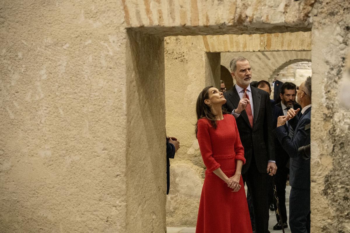 Miles de personas reciben a los Reyes en Jaén para celebrar los 1.200 años de capitalidad Miles de personas reciben a los Reyes en Jaén para celebrar los 1.200 años de capitalidad
