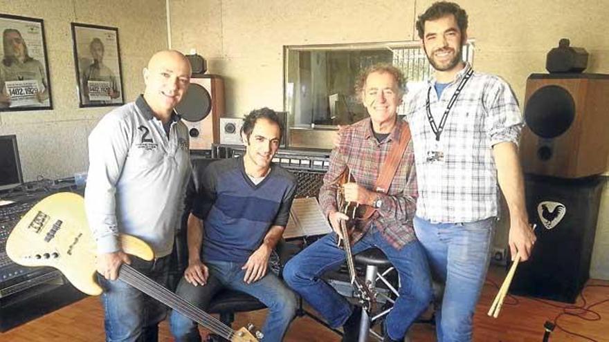 Max Sunyer (segundo por la izquierda), junto a Tomeu Janer.