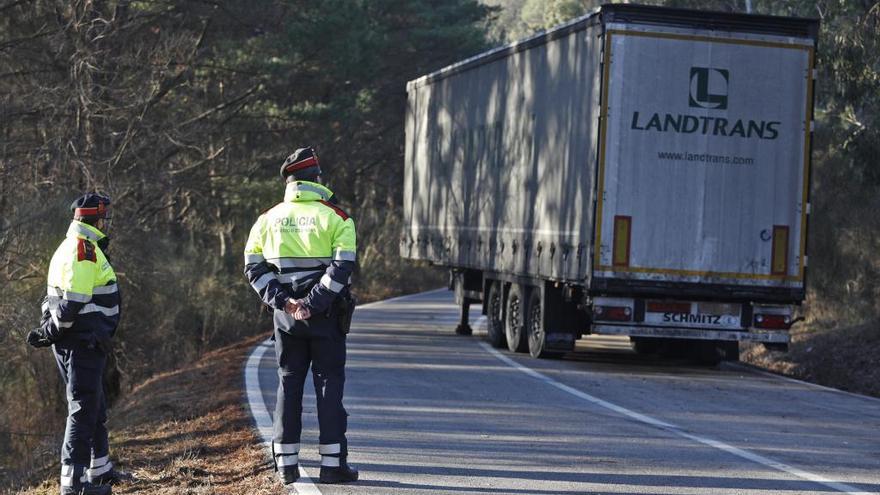 Un vehicle pesant, accidentat aquest any a la GI-555 a Massanes