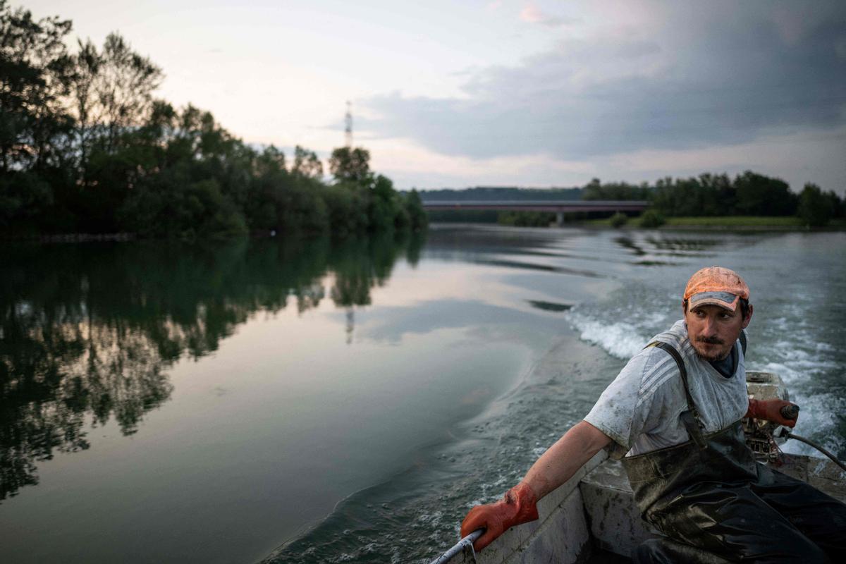 Jeremy Fuchs, el único pescador profesional del río Rin