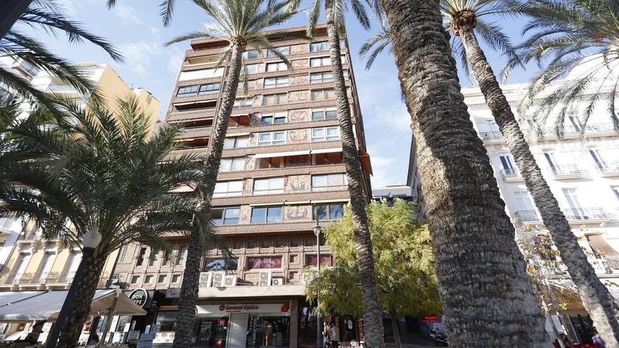 El expresident de la Generalitat, Carlos Mazón, en las Cortes durante la toma de posesión de Pérez Llorca