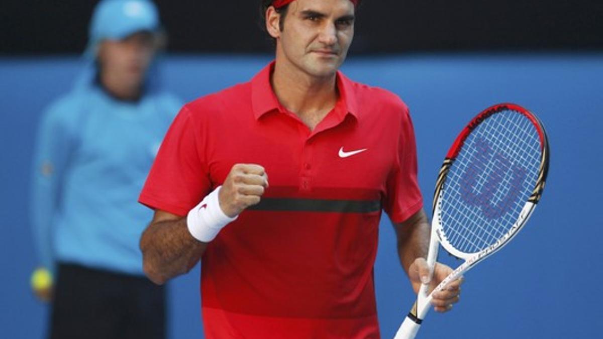 Roger Federer celebra su victoria ante Del Porto, este martes, en Melbourne.