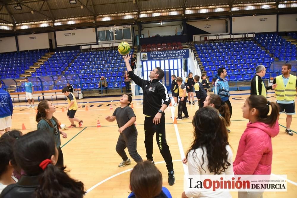 Encuentro de escolares con los jugadores del Plást