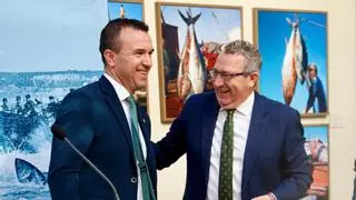 Mompó exhibe sintonía con el presidente del PP alicantino en pleno debate interno sobre el congreso regional