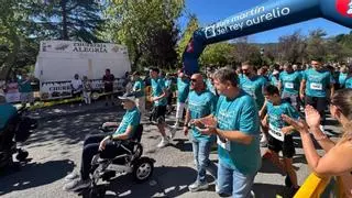 Zancadas solidarias contra la ELA en una marea verde por las calles de San Martín del Rey Aurelio: "Esto nos ayuda mucho a concienciar y dar visibilidad a la enfermedad"