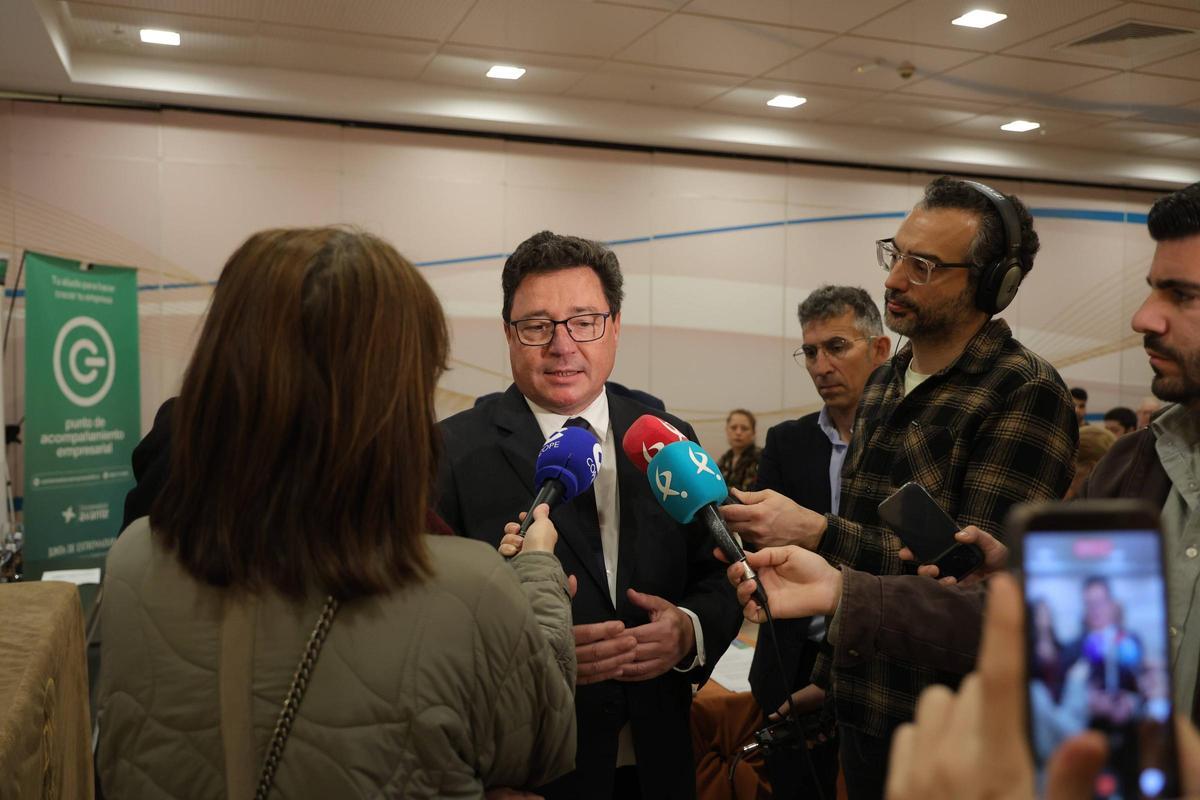 Fotogalería | Empresarios e instituciones se han dado cita este miércoles en Cáceres en torno al relevo generacional Fotogalería | Empresarios e instituciones se han dado cita este miércoles en Cáceres en torno al relevo generacional