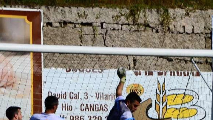 Una ocasión de peligro, ayer, en el campo Javier Guimeráns. // G.N.