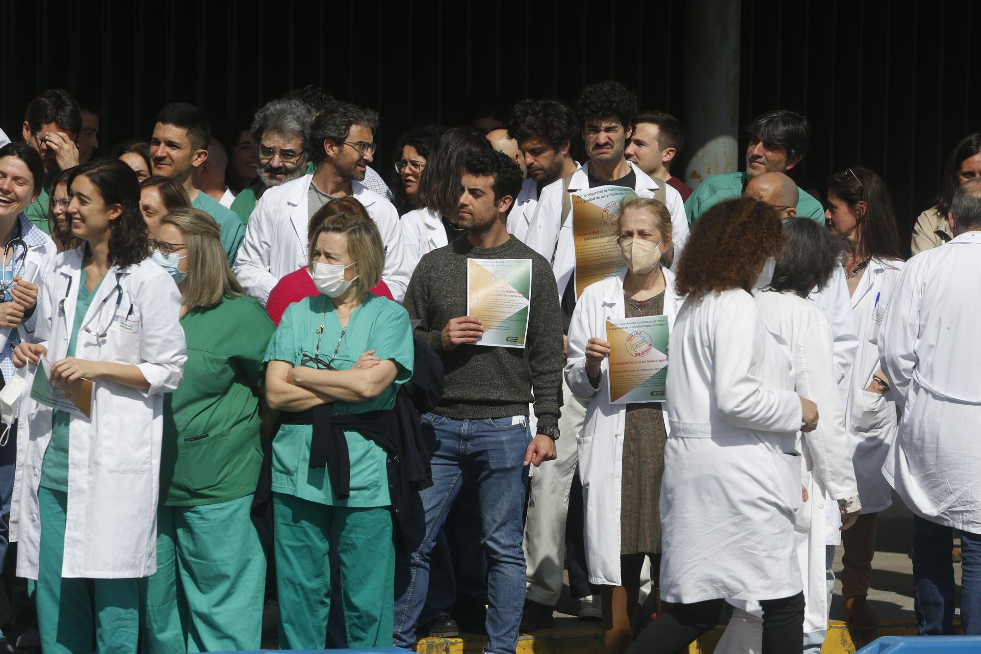 Huelga de médicos en Galicia: 200 facultativos protestan en A Coruña