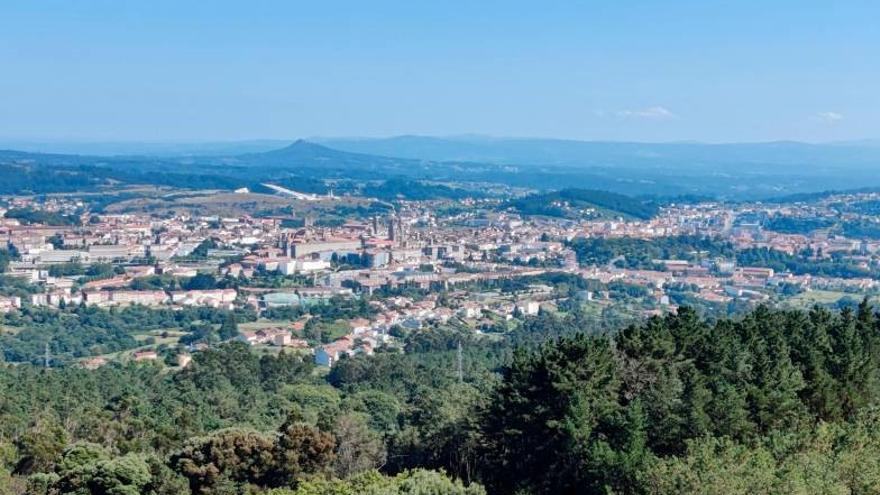 Estampa de Santiago desde el mirador del Monte Pedroso