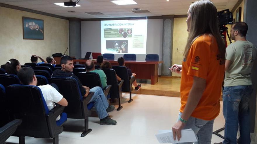 Un momento de la charla en Cox