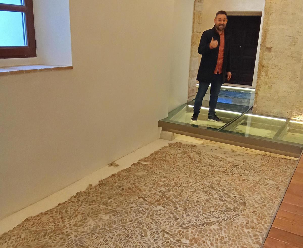 En el interior del Palacio Ducal se puede encontrar pavimento de estilo andalusí.