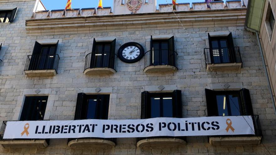 L&#039;Ajuntament de Girona presenta recurs per no despenjar la pancarta dels &#039;presos polítics&#039;