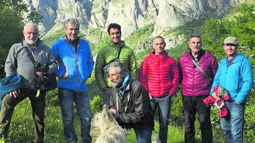 Varios de los miembros de la expedición al Everest 2001 se reunieron de nuevo en los Picos de Europa. / LOZ